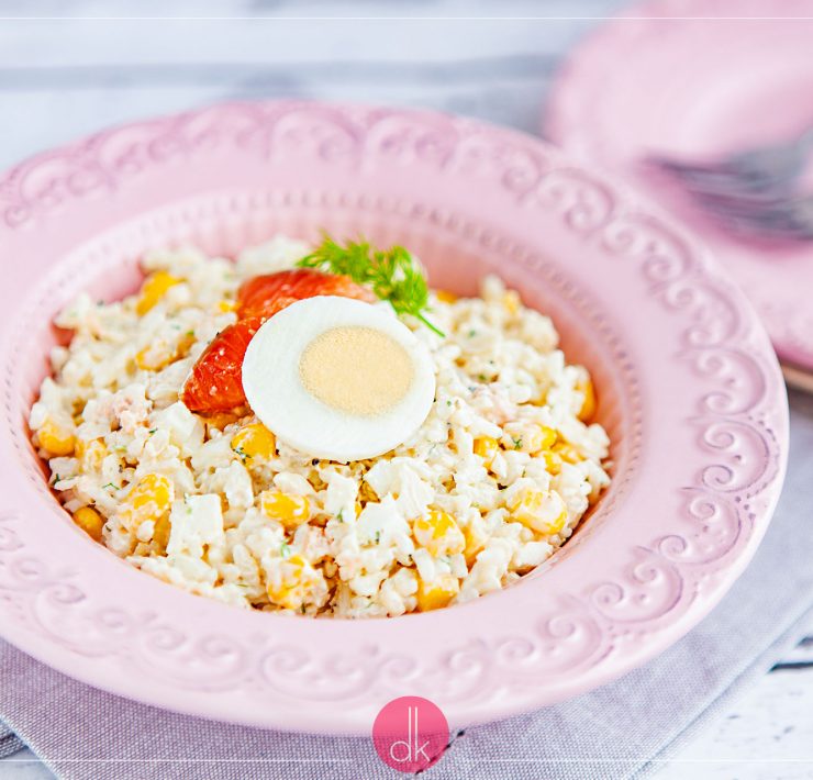 Sałatka z ryżu z łososiem