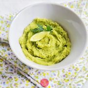 Hummus z natką pietruszki