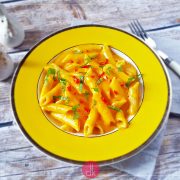 Makaron z sosem serowym