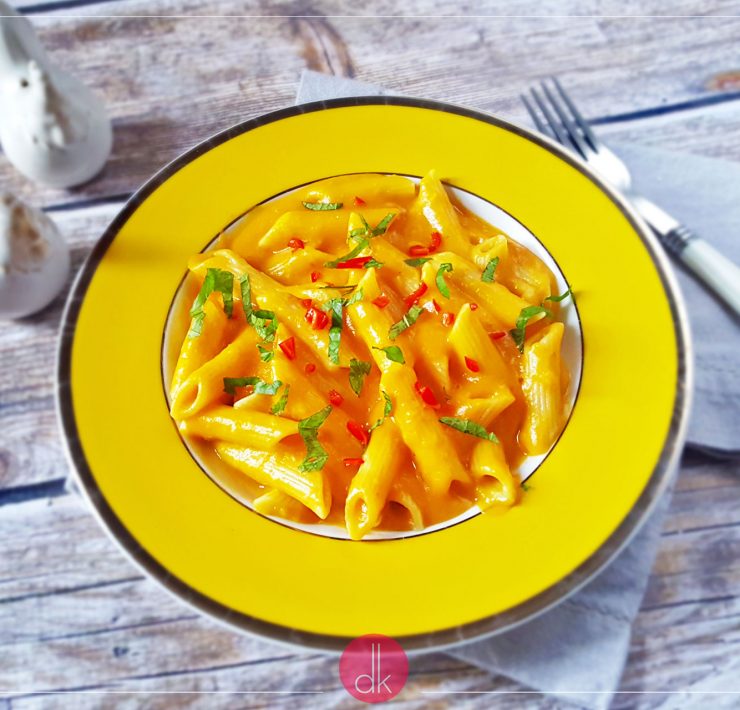 Makaron z sosem serowym