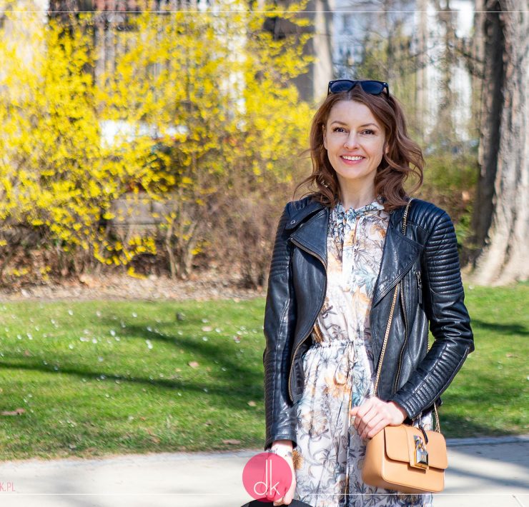 Wiosenna sukienka w kwiaty - stylizacja z ramoneską