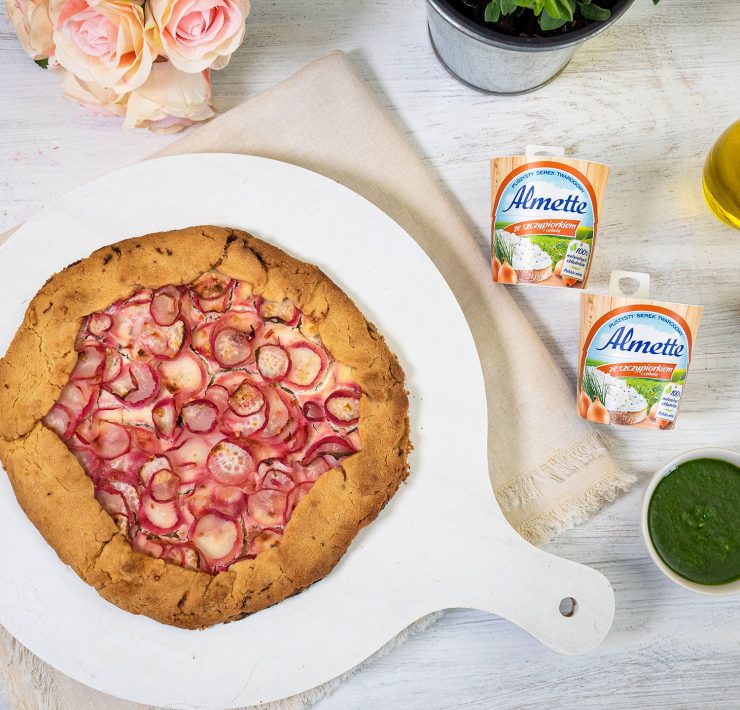 Galette z rzodkiewkami