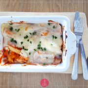 Makaron zapiekany z sosem pomidorowym