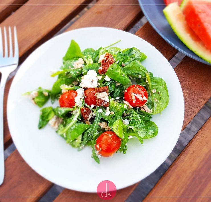 Sałatka z tuńczykiem i pomidorami