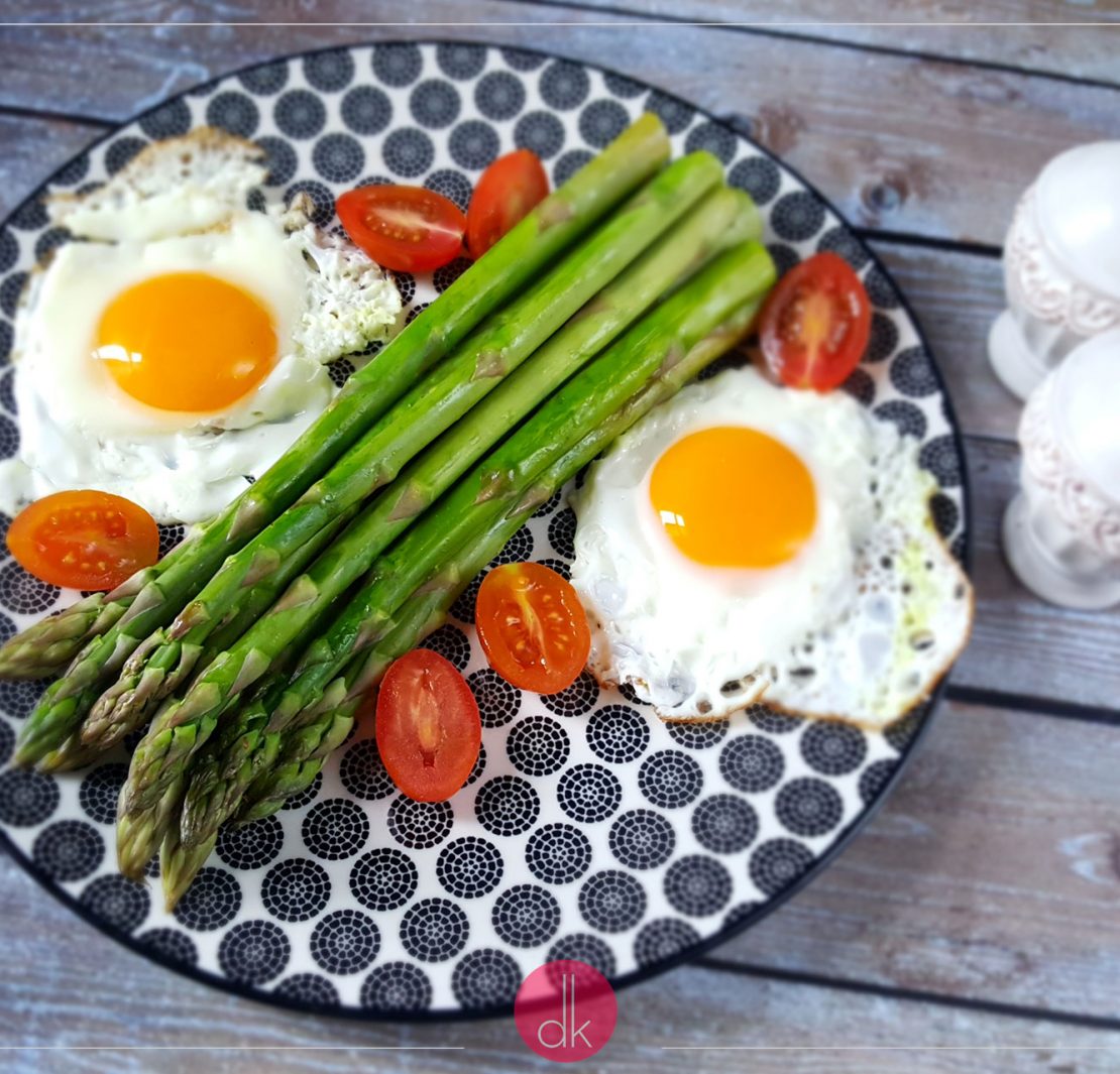 Szparagi z jajkiem sadzonym