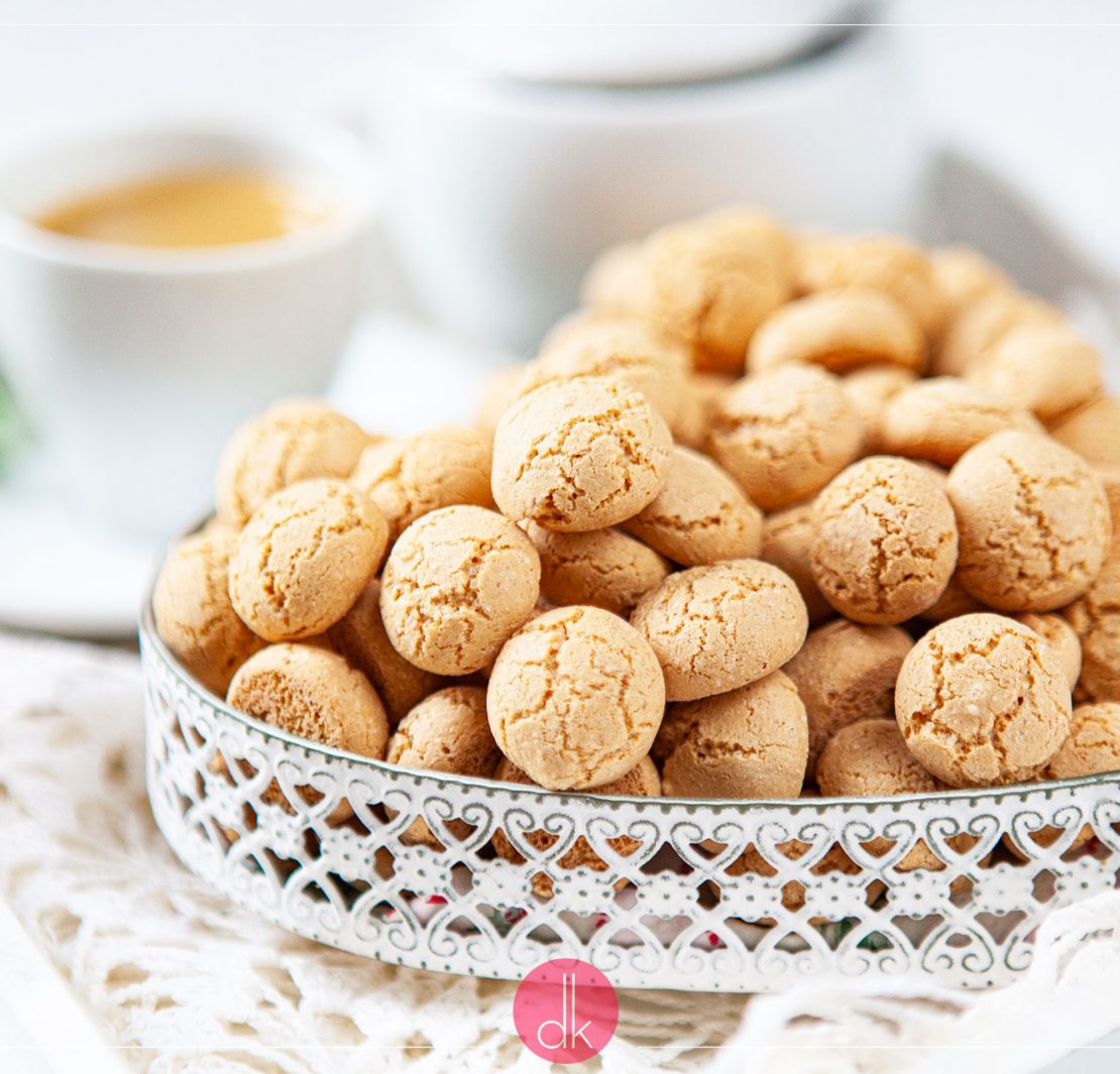 Amaretti - włoskie ciasteczka z gorzkich migdałów