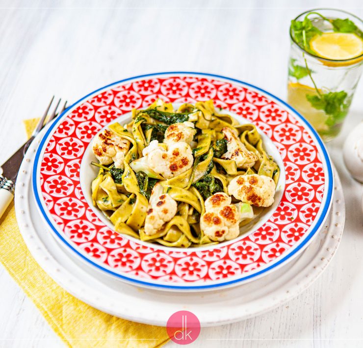 Makaron z kalafiorem i szpinakiem