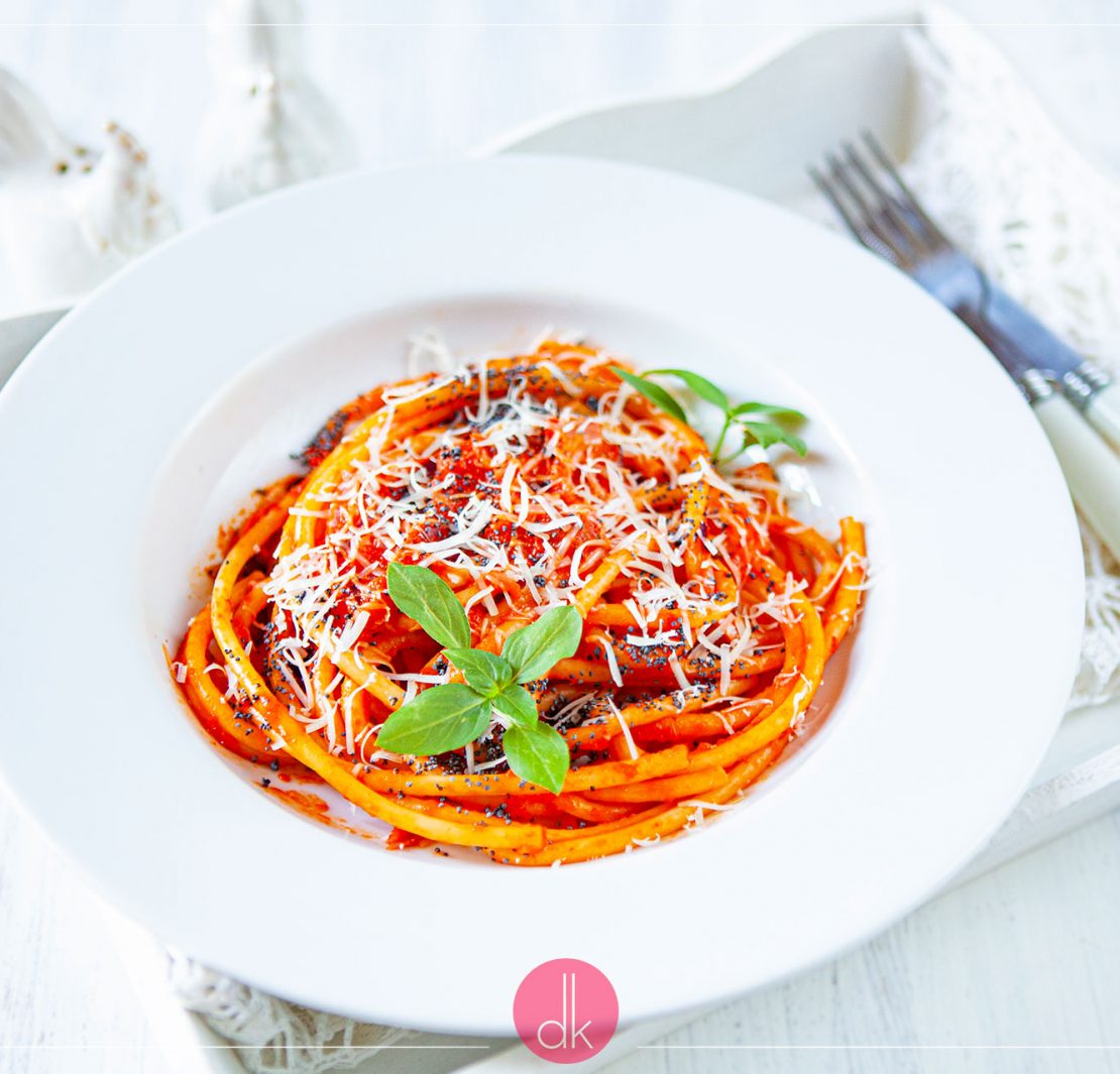 Makaron z sosem z papryki