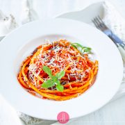 Makaron z sosem z papryki