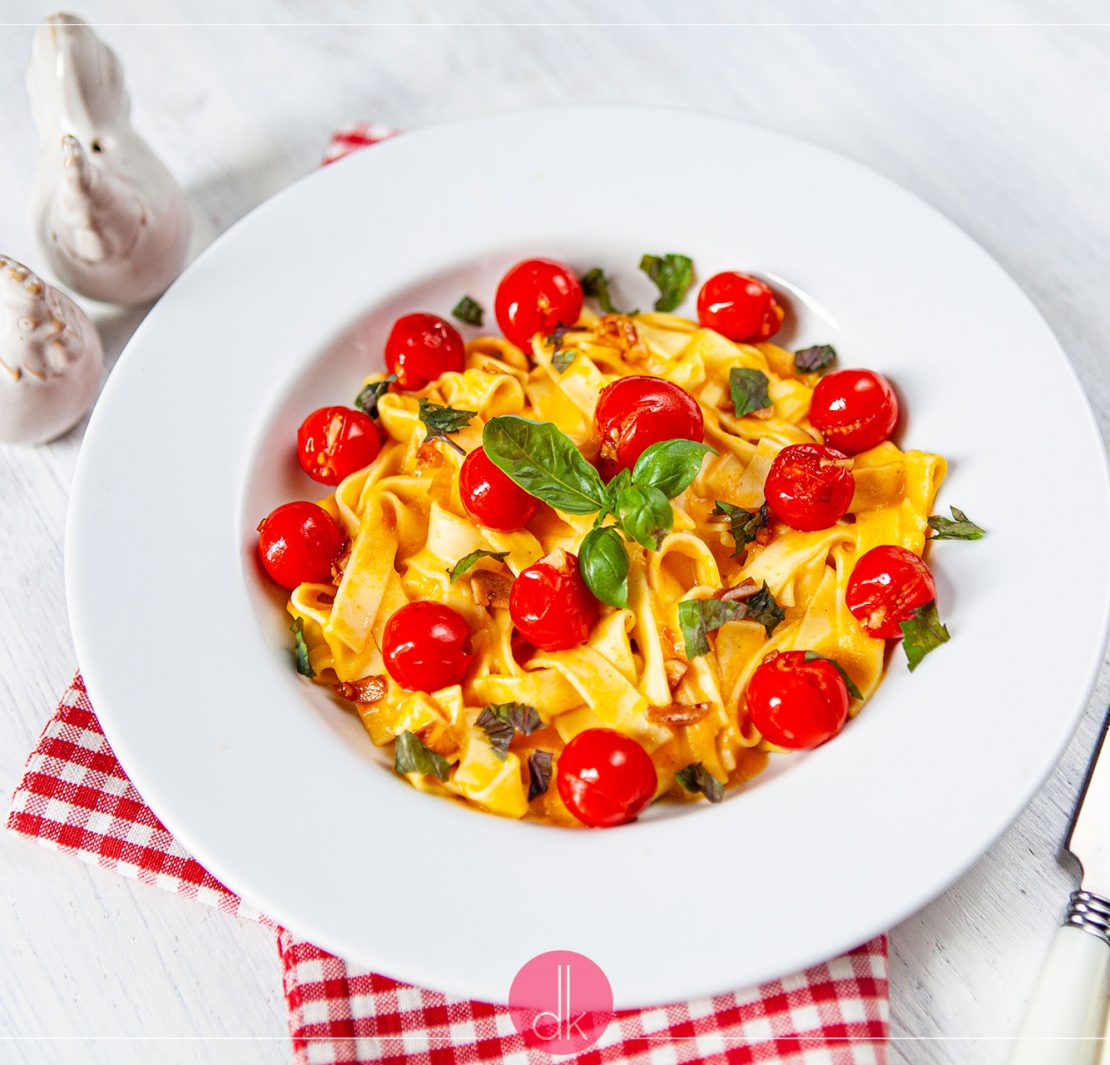 Makaron z pomidorami