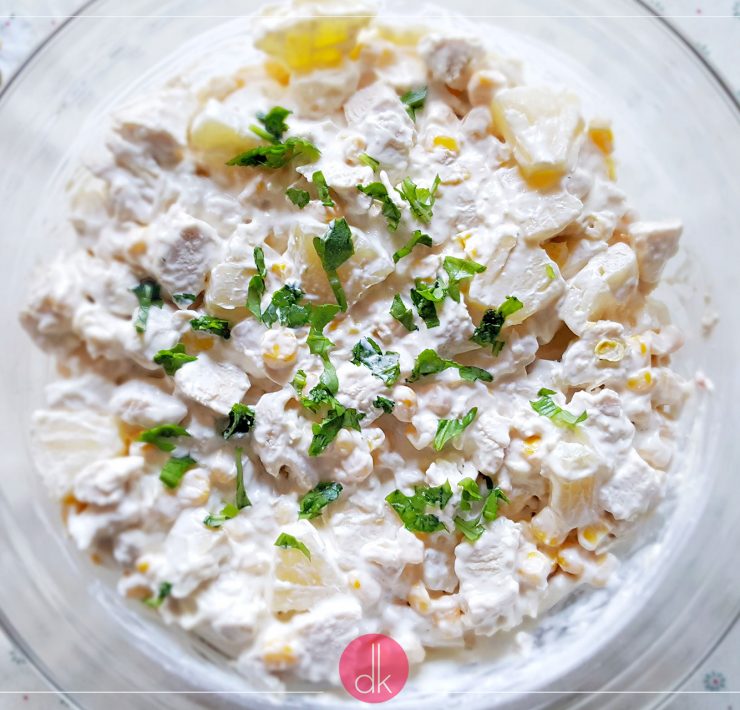 Sałatka z kurczakiem i ananasem