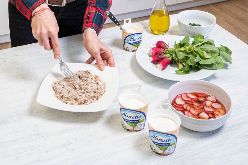 Ugniatanie makreli widelcem